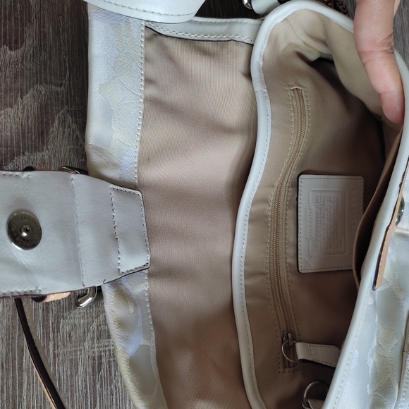 Coach White and Tan Relaxed Shoulder Bag - Picture 4 of 7